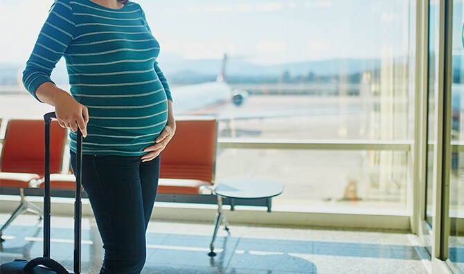 医師監修 妊婦は飛行機に乗れる 搭乗する場合に気をつけたいこと エレビットの葉酸サプリは根拠がある葉酸800mg バイエル薬品