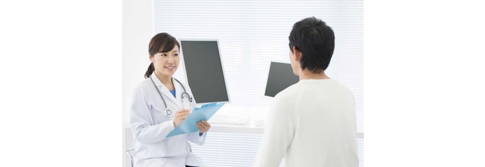 医師　男性　診察